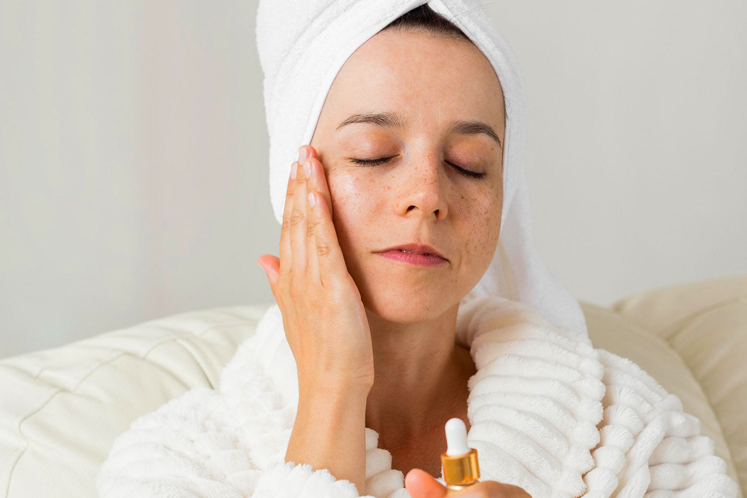 How to Adapt Your Skincare Routine for the Fall Season